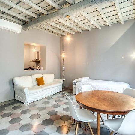 Stylish And Spacious Apartment Next To The Colosseum Rome Buitenkant foto