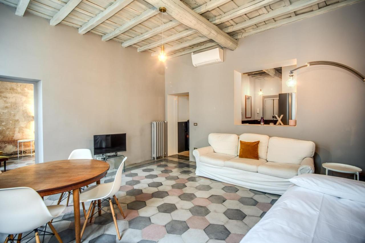 Stylish And Spacious Apartment Next To The Colosseum Rome Buitenkant foto