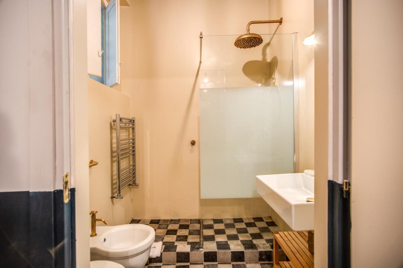 Stylish And Spacious Apartment Next To The Colosseum Rome Buitenkant foto