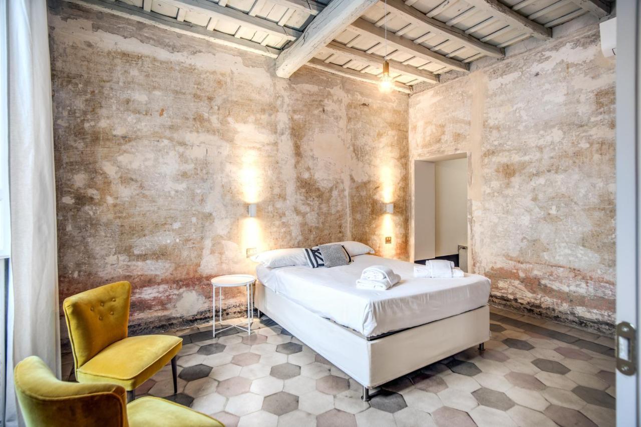 Stylish And Spacious Apartment Next To The Colosseum Rome Buitenkant foto