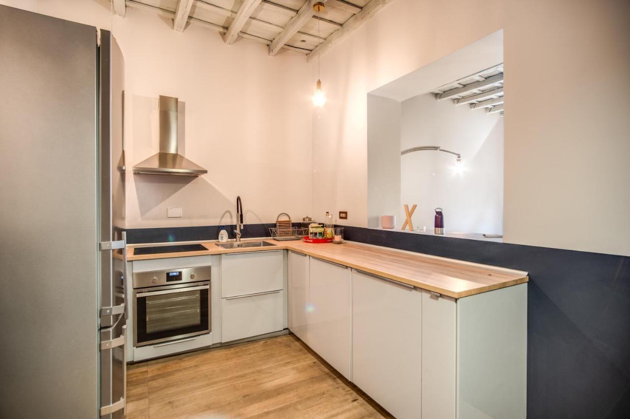 Stylish And Spacious Apartment Next To The Colosseum Rome Buitenkant foto