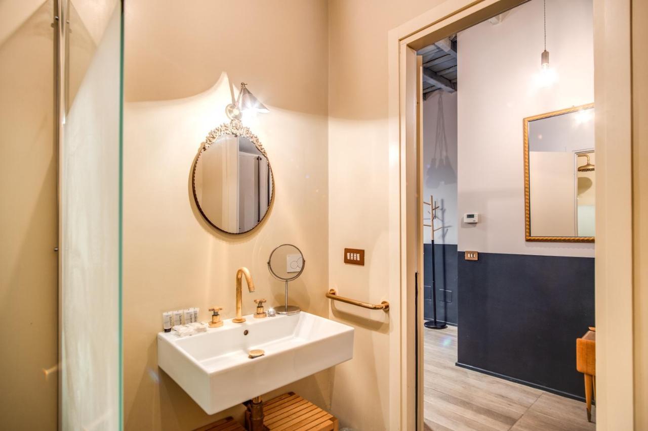 Stylish And Spacious Apartment Next To The Colosseum Rome Buitenkant foto