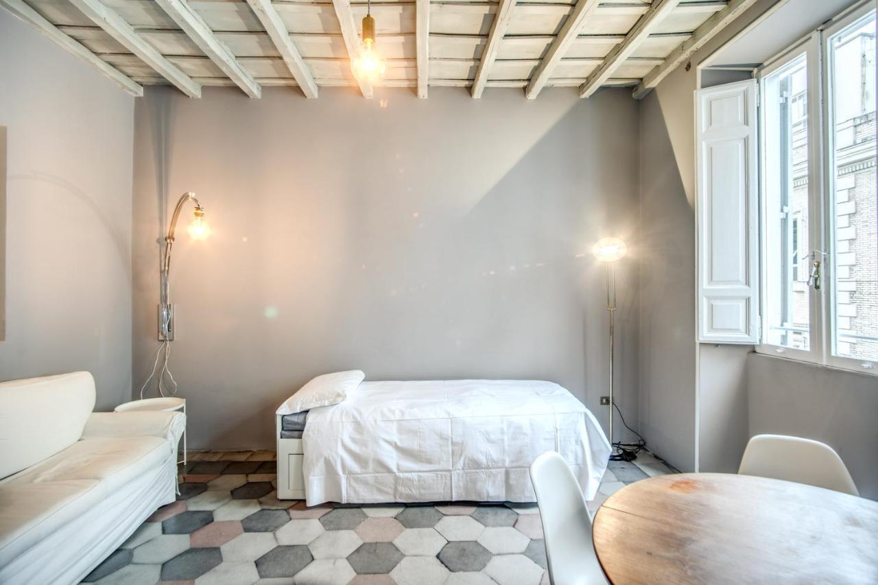 Stylish And Spacious Apartment Next To The Colosseum Rome Buitenkant foto