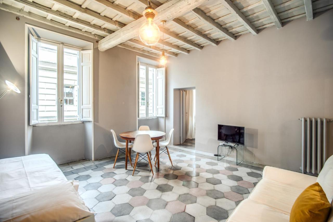 Stylish And Spacious Apartment Next To The Colosseum Rome Buitenkant foto