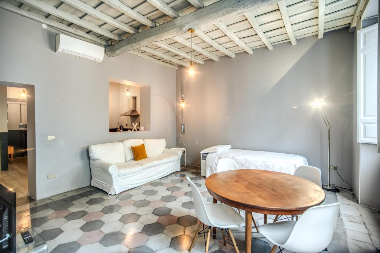 Stylish And Spacious Apartment Next To The Colosseum Rome Buitenkant foto