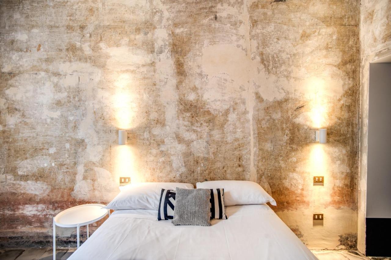 Stylish And Spacious Apartment Next To The Colosseum Rome Buitenkant foto