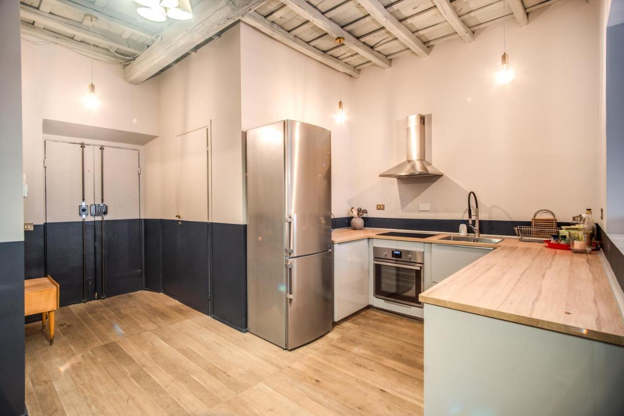 Stylish And Spacious Apartment Next To The Colosseum Rome Buitenkant foto