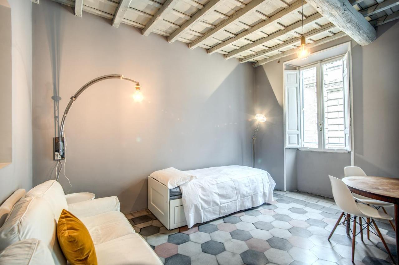 Stylish And Spacious Apartment Next To The Colosseum Rome Buitenkant foto