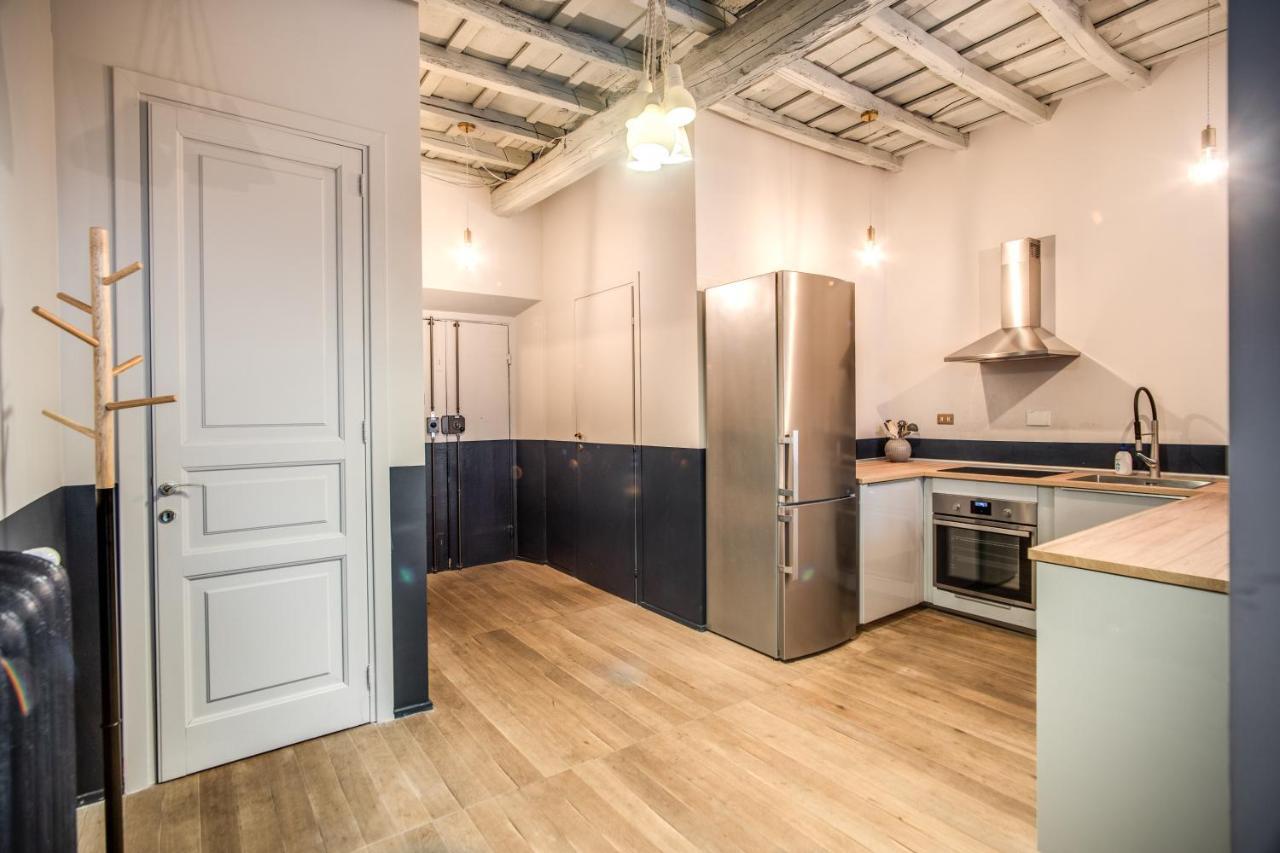 Stylish And Spacious Apartment Next To The Colosseum Rome Buitenkant foto
